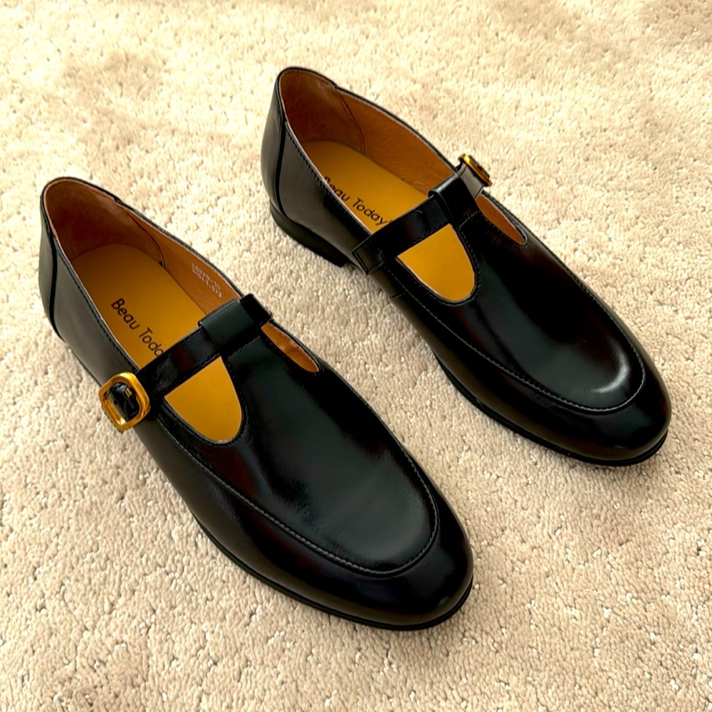 Beau Today NIB Mary Jane black flats. Black. Dust covers included.